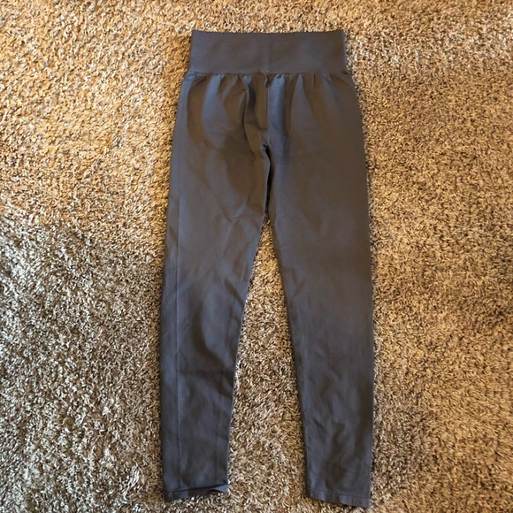Fabletics - seamless gray leggings size medium - Picture 2 of 5